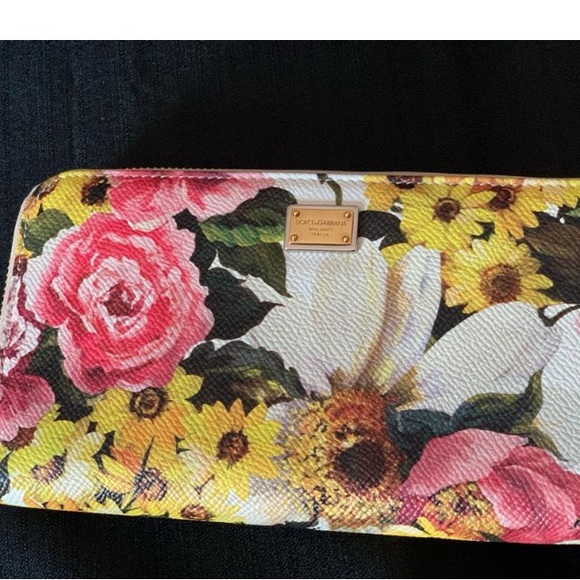 🔥Dolce &Gabbana, Gift done perfect, Authentic, classic style, for loved ones⭐️ - Picture 3 of 13